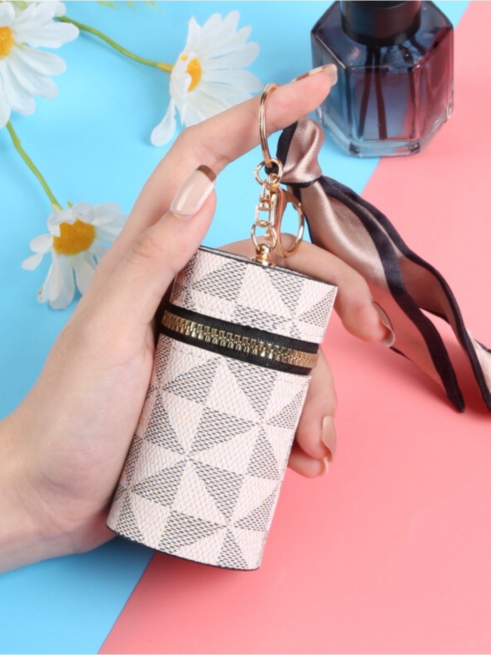 lipstick storage box, white synthetic leather, with buckle decoration strap,